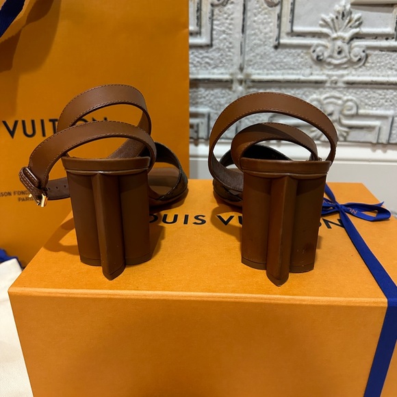 RARE Star Louis Vuitton Ankle Strap Star Heels - Size 7.5 - Worn a couple times - Picture 4 of 15